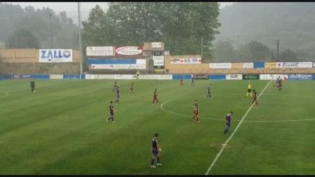 DIluvio en Amorebieta durante el amistoso de Osasuna