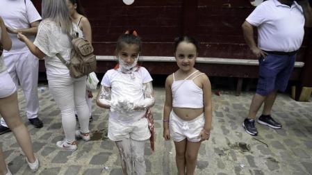 Centenares de vecinos se anudaron el pañuelico para dar comienzo seis días en honor a Santiago