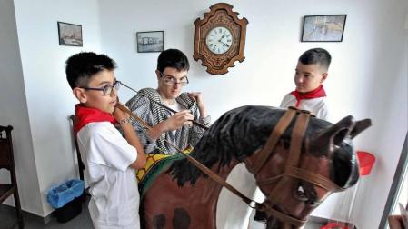 A pesar de la inundación, el pueblo hará un paréntesis para festejar las fiestas y evadirse del recuerdo