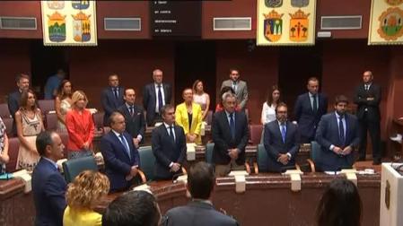 Minuto silencio por el parricidio de Beniel en la Asamblea Regional de Murcia