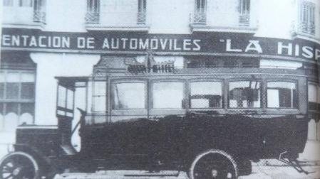 Los primeros autobuses con motor a gasolina