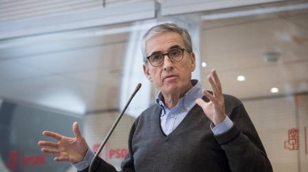 Ramón Jáuregui, durante una rueda de prensa en 2017.