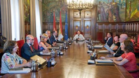 Casi la mitad de los 120 cargos del Gobierno de Barkos no harán maletas