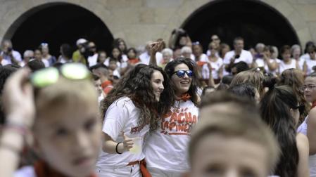 Los jóvenes, principales usuarios y beneficiarios del Valdibus para asistir a las fiestas de los pueblos de Valdizarbe.