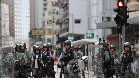 Uno de los cordones de seguridad desplegado por la Policía de Hong Kong.