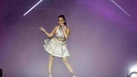 La cantante estadounidense Katy Perry hizo vibrar con su espectáculo a unos 16.000 aficionados en Costa Rica que asistieron al concierto que forma parte de su gira internacional 'Prismatic World Tour' que inició en mayo del 2014 y que este domingo 18 de octubre hizo su última parada.