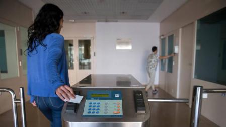 Las empresas navarras dejan de pagar 112 millones de euros en horas extra
