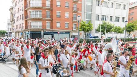 Numerosos niños y padres acudieron a la Dorotea Infantil que promueve la peña Ciudad Deportiva.