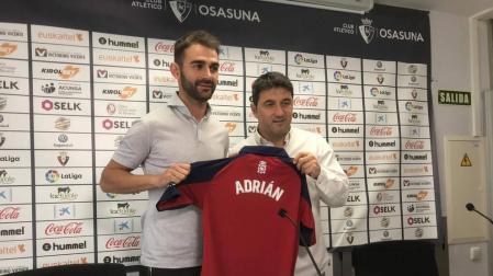 Adrián López: "El ambiente que se vive en El Sadar es el sitio idóneo para hacerlo bien"
