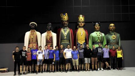 La comparsa de Tafalla celebra un centenario muy solidario