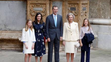 Hace un año los informadores gráficos recogieron un momento de tensión entre la reina Letizia y doña Sofía por una foto con las hijas de los reyes
