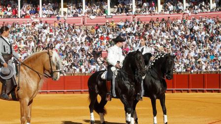 Imagen de la alternativa de Guillermo Hermoso de Mendoza en Sevilla.