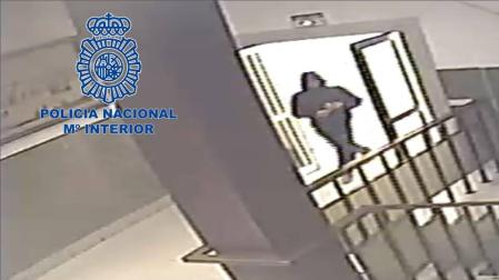 Uno de los detenidos, en una captura de una cámara de seguridad.