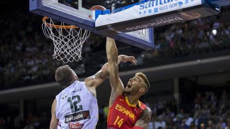 Más de 10.000 aficionados se citaron en el pabellón pamplonés para ver la victoria por 78-70 de la selección española en el arranque de la gira de preparación del Mundial de China 2019.
