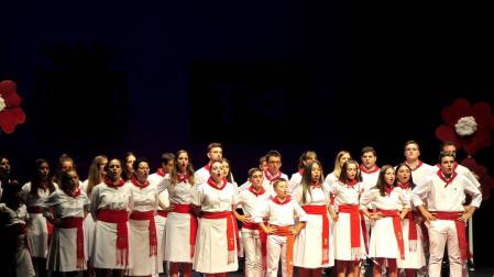 Todos los participantes en el 'Campeón de campeones' de Tafalla cantaron una jota grupal.