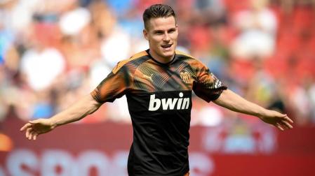 Kevin Gameiro celebra uno de sus goles ante el Bayern Leverkusen.