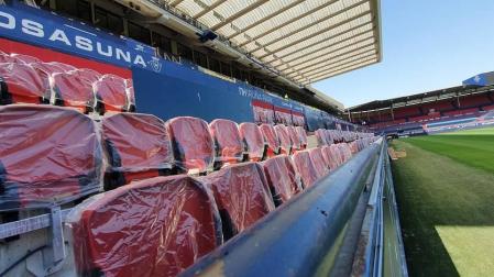 Parte de las 2.700 localidades de Preferencia que se estrenarán en el debut de Osasuna en casa han sido colocadas