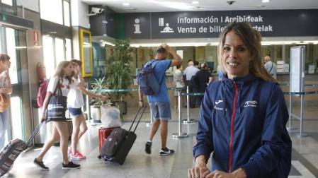 Maitane Melero, este miércoles por la mañana en la estación de tren antes de partir hacia Madrid.