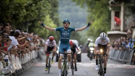 Dylan Westley gana la etapa de Etxarri Aranatz de la Vuelta Pamplona