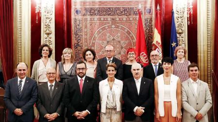 Los trece consejeros del nuevo Gobierno foral toman posesión de sus cargos