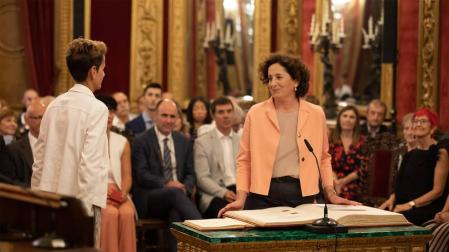 La consejera Maeztu promete su cargo ante María Chivite.