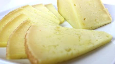 Retiran del mercado quesos de leche cruda de oveja por un posible caso de meningitis