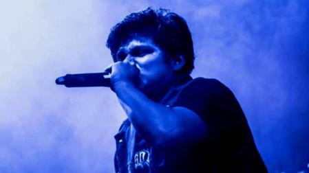 César Canales, cantante de la banda de metal salvadoreña Apes of God.
