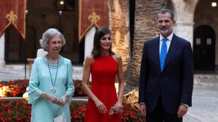 Los Reyes ofrecieron la tradicional recepción que cada verano congrega a representantes de la sociedad balear
