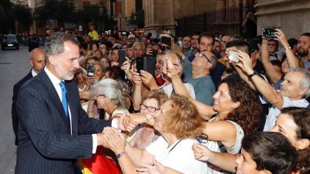 Los Reyes ofrecieron la tradicional recepción que cada verano congrega a representantes de la sociedad balear