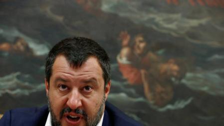 Salvini prohíbe desembarcar a 135 migrantes en un nuevo desafío a la UE