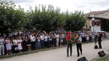 Vecinos de Berriozar homenajean al subteniente Casanova, asesinado por ETA
