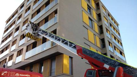 Herido un joven de 20 años en el incendio de una cocina en un piso de Iturrama