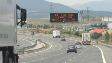 La Dirección General de Tráfico anunció en las pantallas luminosas la entrada en vigor del carné por puntos