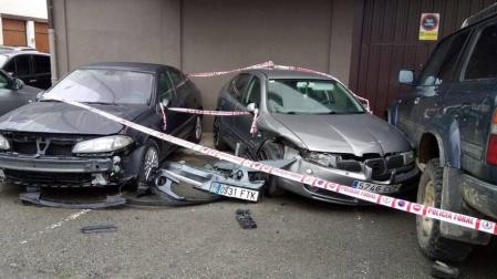 Investigan si el todoterreno que se empotró contra 4 coches en Leitza había sido robado