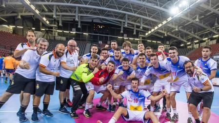 La selección juvenil de balonmano opta a pasar primera a octavos del Mundial