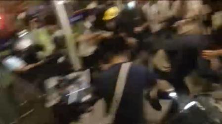 Nuevos disturbios en el aeropuerto internacional de Hong Kong