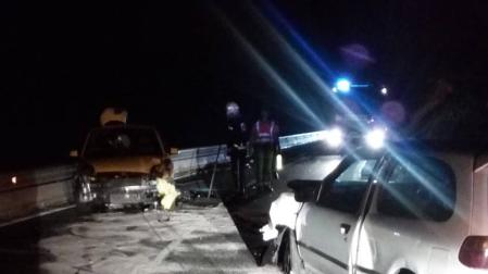 Dos heridos en un choque frontal cerca del polideportivo de la UN