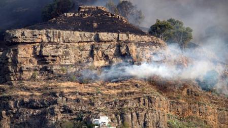 Unos 8.000 evacuados por el fuego que avanza sin control en Gran Canaria