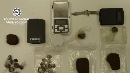Tres detenidos en una bajera de Pamplona, dos de ellos menores, por tráfico de drogas