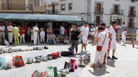 En la pochada de las fiestas de Lerín de este año se repartieron 1.600 raciones del guiso, elaborado con 400 kg. de alubias.
