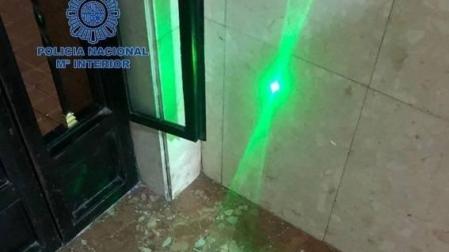 Detenido un menor en Valencia por deslumbrar con un láser a varios aviones