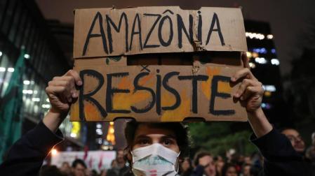 El Gobierno de Brasil envía al Ejército para combatir los incendios en el Amazonas