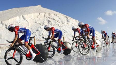 Astana se lleva la crono en Torrevieja y viste de rojo a Miguel Ángel López