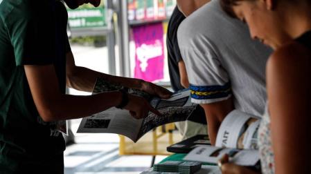 Uno de los puestos informativos de la contracumbre llamada 'G7 EZ'.