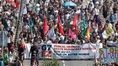 La manifestación contra el G7 une Hendaia e Irún sin registrar incidentes
