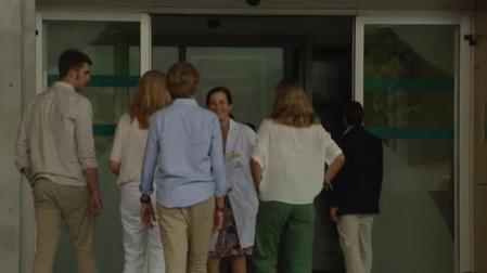 La infanta Cristina y sus hijos visitan a don Juan Carlos en el hospital