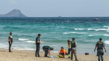 El único piloto del avión C-101 del Ejército del Aire que se ha estrellado esta mañana en aguas de La Manga del mar Menor y que logró eyectarse antes del impacto, era el instructor del vuelo y el único tripulante.