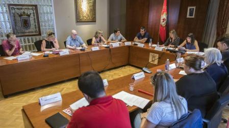 Huarte elige a un segundo alcalde   en medio de la polémica política