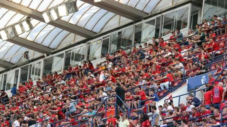 Fotos del búscate en la grada del Osasuna - Eibar