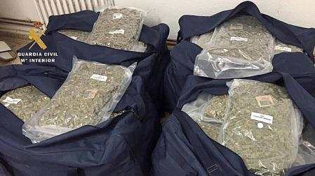 Detenida una pareja navarra con 100 kgs de hachís en un control en Huesca